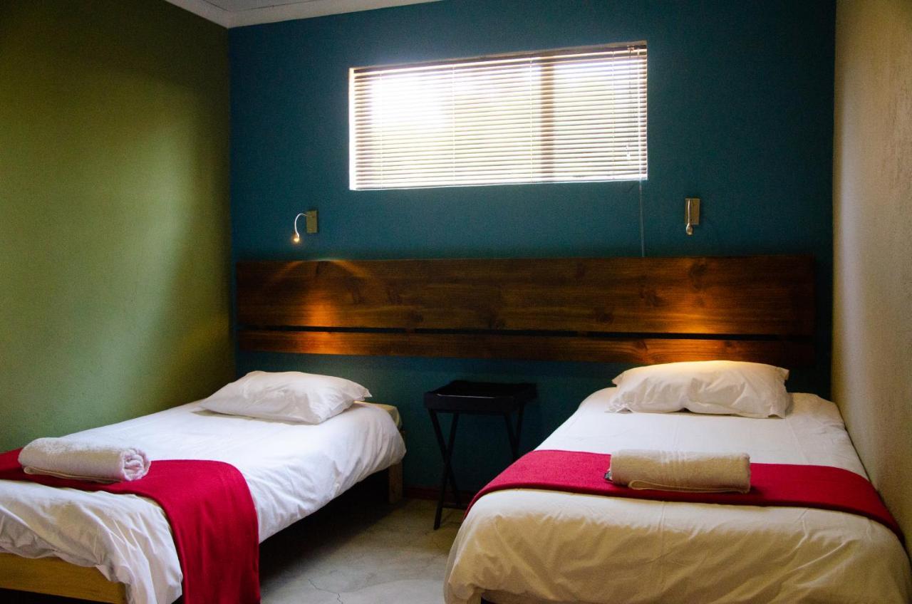 Hutchinson Desert Dew Guest House מראה חיצוני תמונה