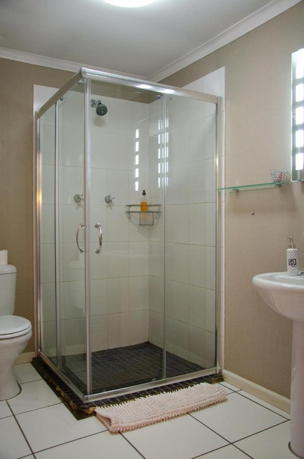 Hutchinson Desert Dew Guest House מראה חיצוני תמונה