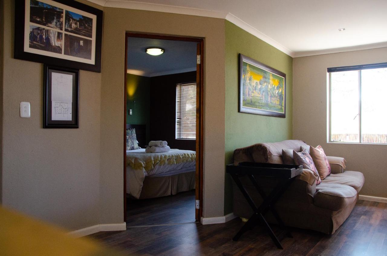 Hutchinson Desert Dew Guest House מראה חיצוני תמונה